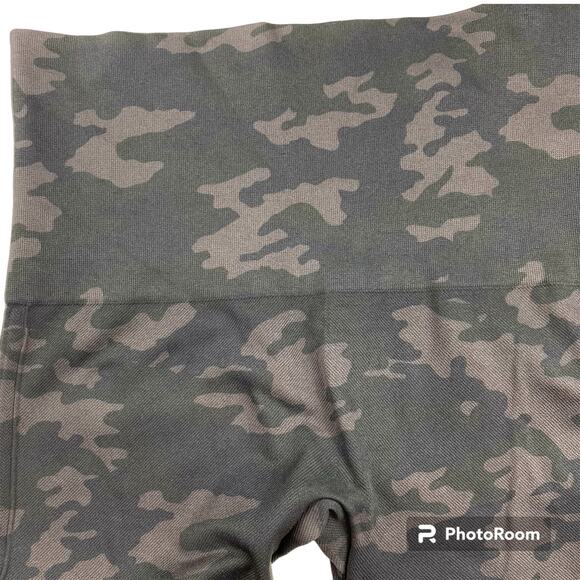 Spanx Look at Me Now Cropped Leggings Seamless Black Camo Womens Sz Large - Picture 5 of 10